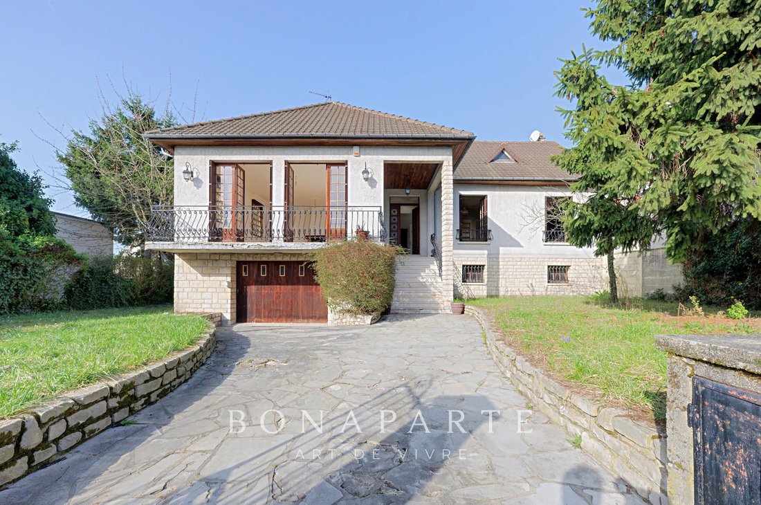 House in Neuilly-Plaisance, Ile-de-France, France 1 - 17735928