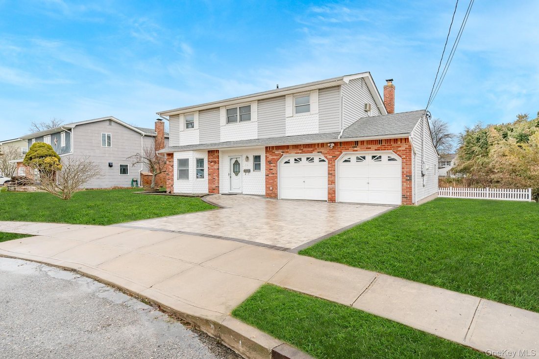 House in Lindenhurst, New York, United States 3 - 17738637