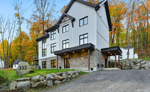 House in Bromont, Quebec, Canada 1