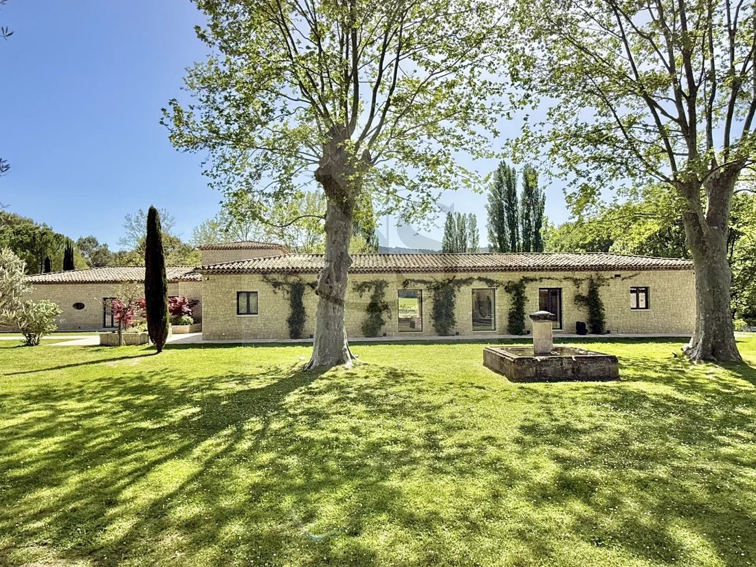 Estate in Meyrargues, Provence-Alpes-Côte d'Azur, France 4 - 17735729