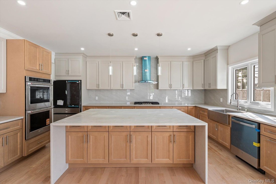House in Plainview, New York, United States 5 - 17737797