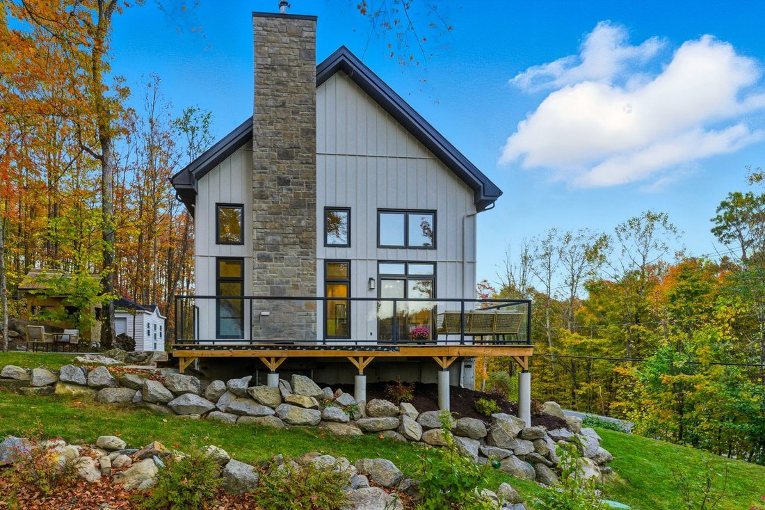 House in Bromont, Quebec, Canada 2 - 16551873