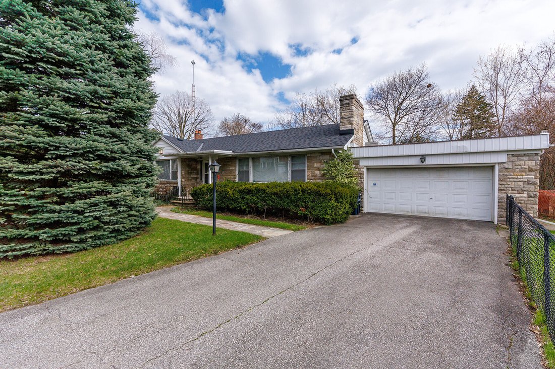 House in Toronto, Ontario, Canada 2 - 17736909