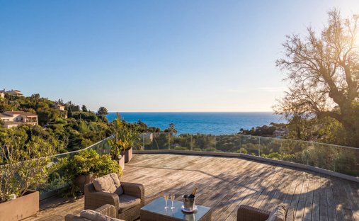 Maison à Roquebrune-sur-Argens, Provence-Alpes-Côte d'Azur, France 1