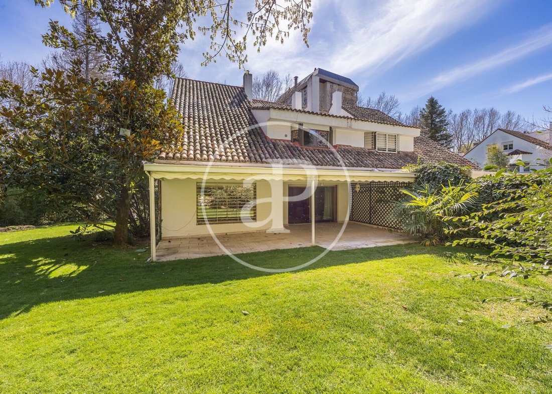 Villa in Fuencarral-El Pardo, Madrid, Spain 2 - 17735973