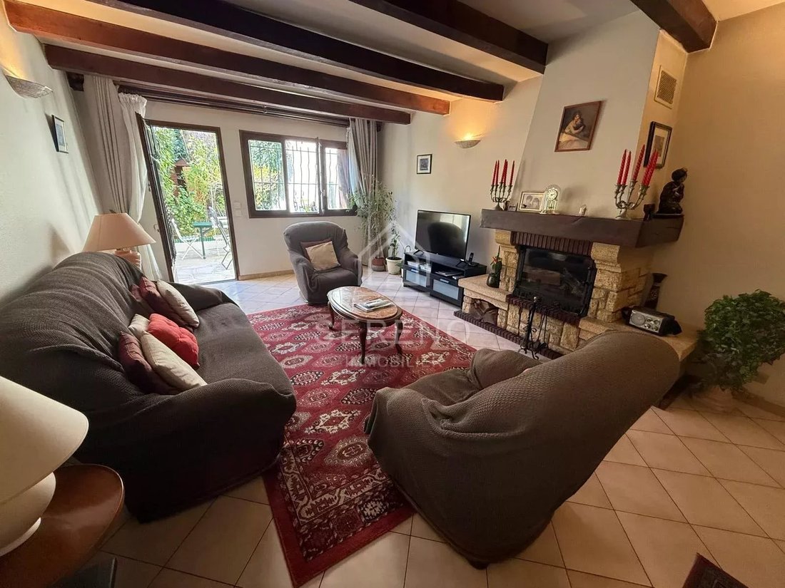House in Fontenay-sous-Bois, Ile-de-France, France 4 - 17735696