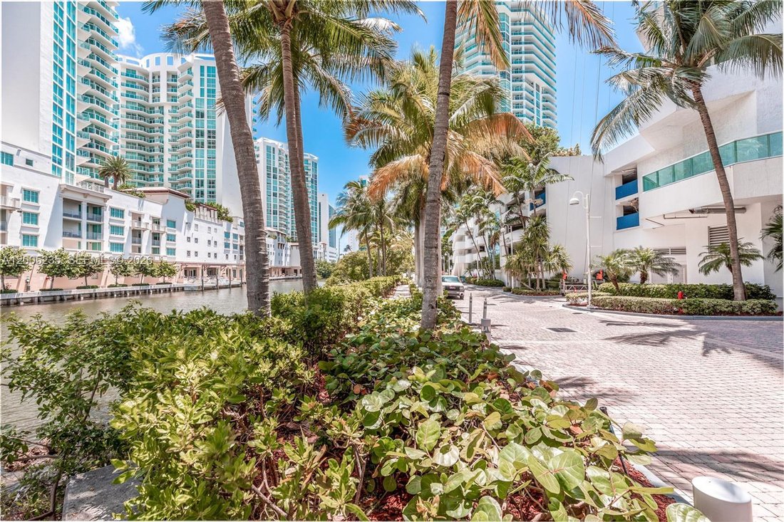 Condo in Sunny Isles Beach, Florida, United States 5 - 17738054