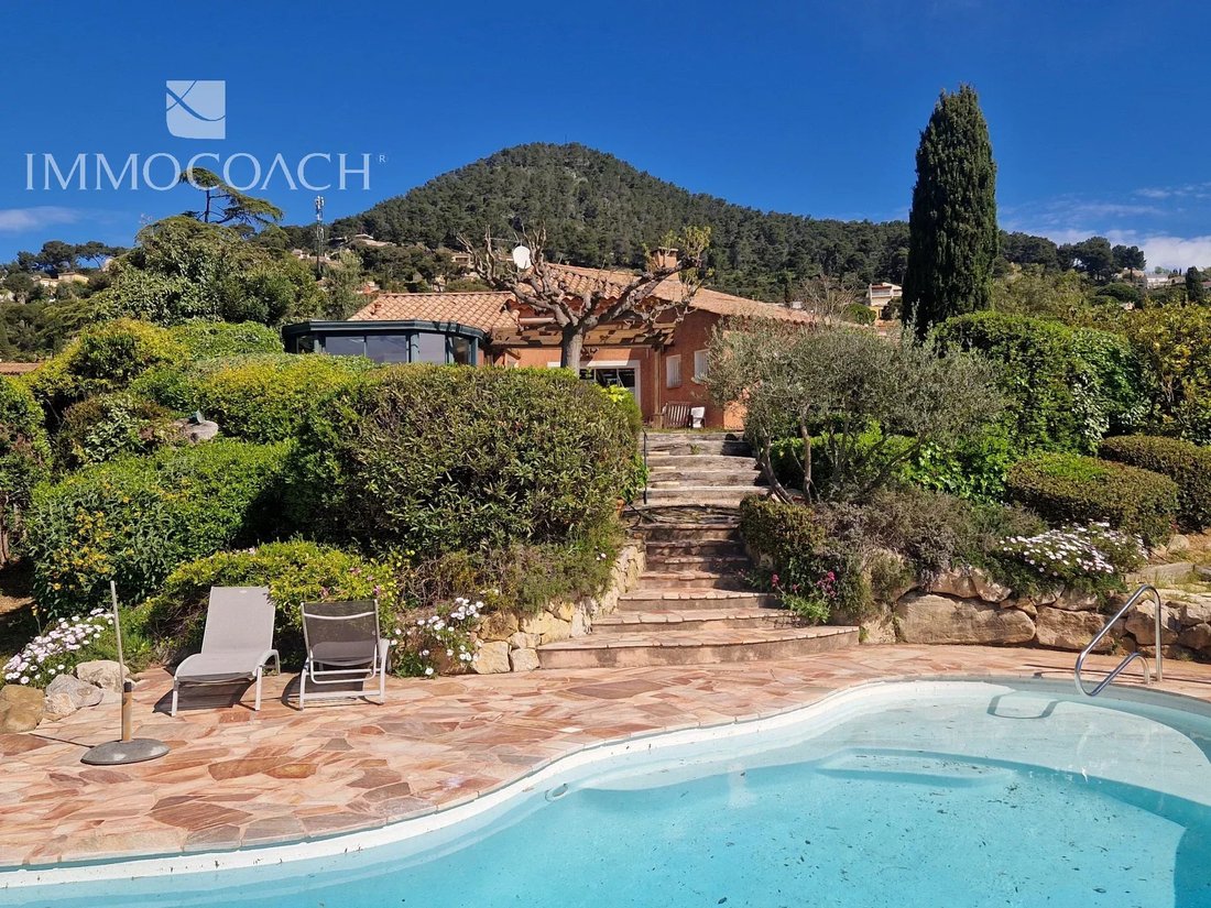 House in Centre Ville, Carqueiranne, France 1 - 17738732
