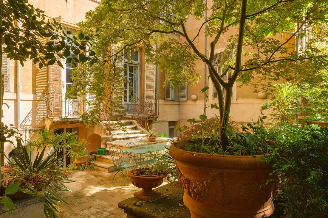 Apartment in Comtale-Cente-Cours Mirabeau, Aix-en-Provence, France 1 - 16672354