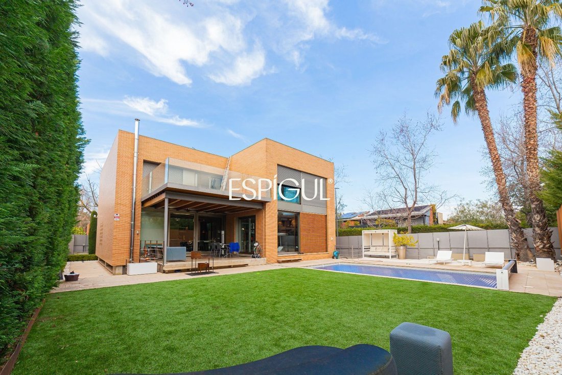 Villa in Sant Cugat del Valles, Catalonia, Spain 1 - 17737032
