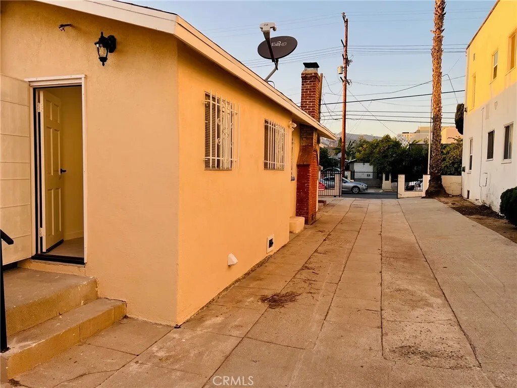 Los Angeles, California, United States 4 - 16525745