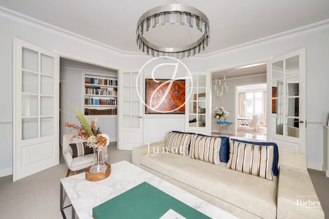 Apartment in Muette Sud, Paris 16e Arrondissement, Paris 4 - 17062295