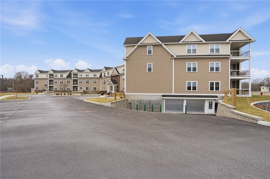 Condo in Warwick, Rhode Island, United States 4 - 17737190