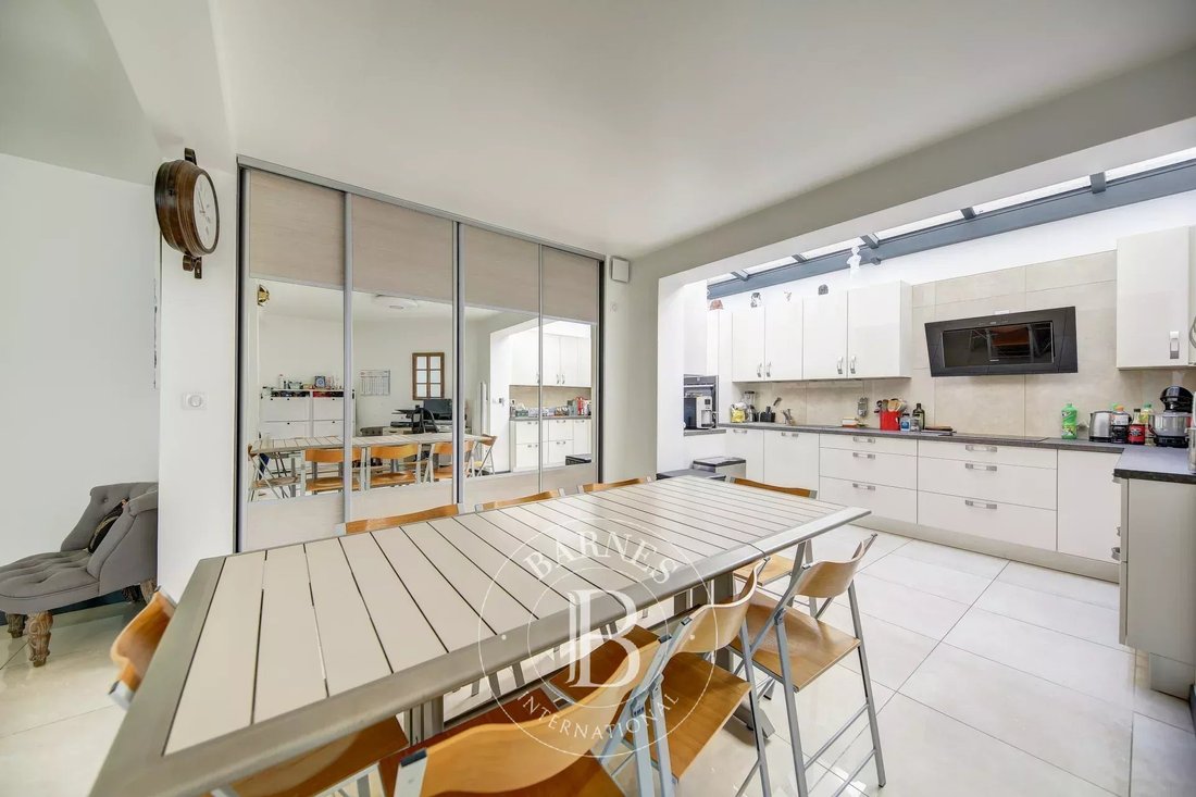 Apartment in Notre Dame, Versailles, France 3 - 17737327