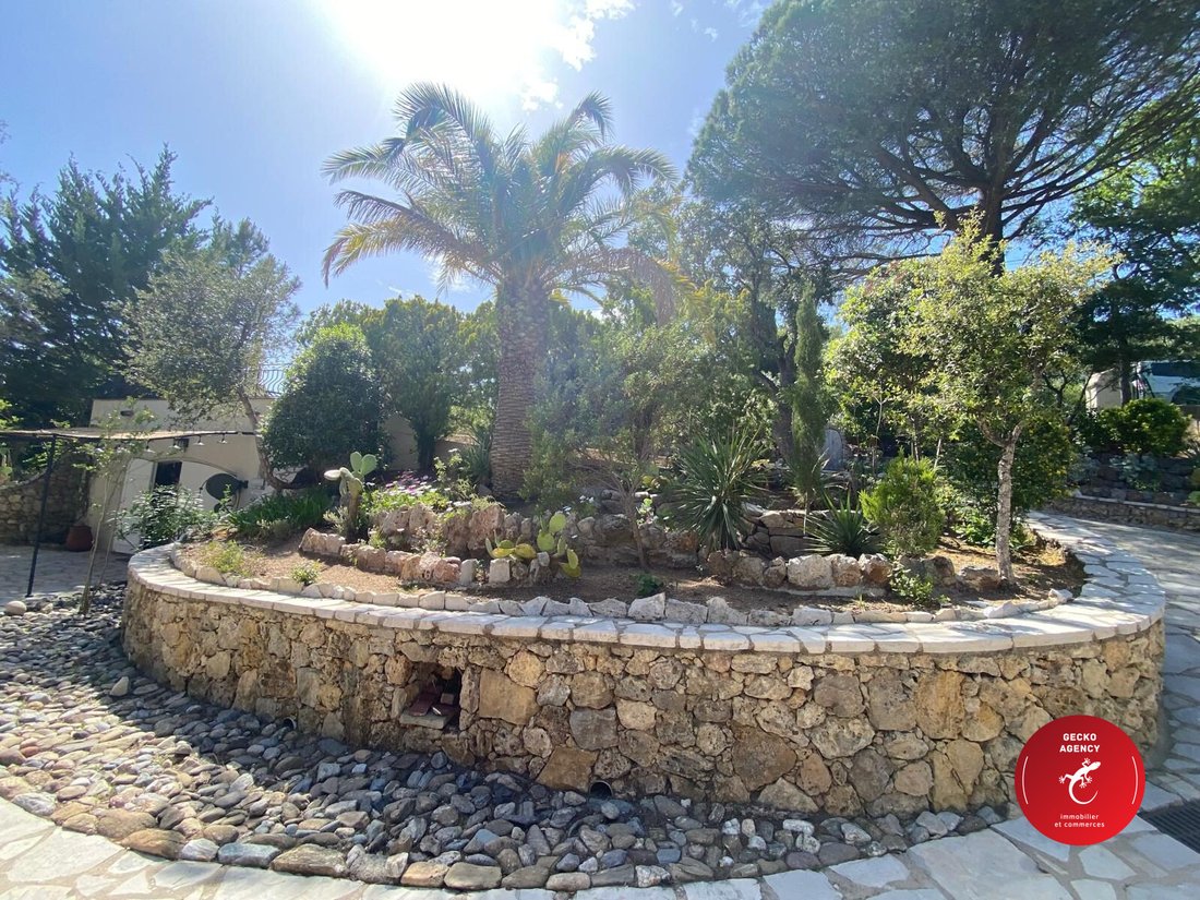 Villa in Les Issambres, Roquebrune-sur-Argens, France 3 - 17739798