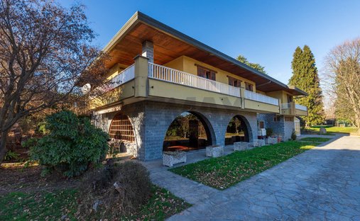 Villa à Buguggiate, Lombardie, Italie 1