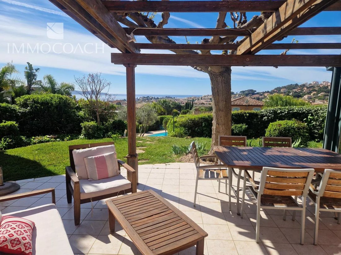 House in Centre Ville, Carqueiranne, France 2 - 17738732
