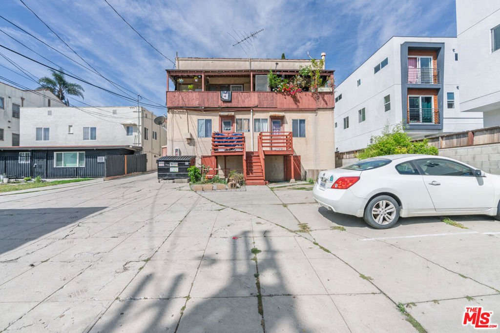Los Angeles, California, United States 5 - 17737230