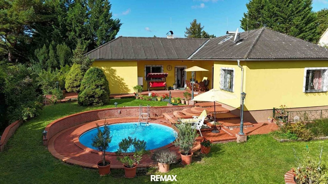 Bungalow in Strasshof an der Nordbahn, Lower Austria, Austria 1 - 17364250