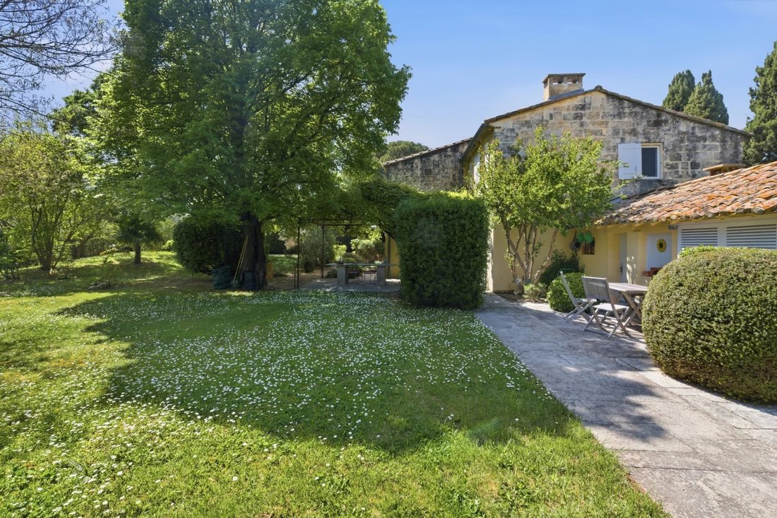 Country House in Arles, Provence-Alpes-Côte d'Azur, France 1 - 17735892