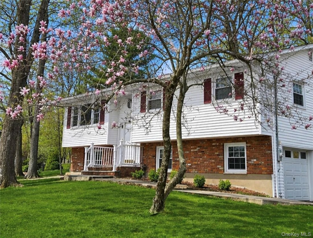 House in Airmont, New York, United States 1 - 17383472