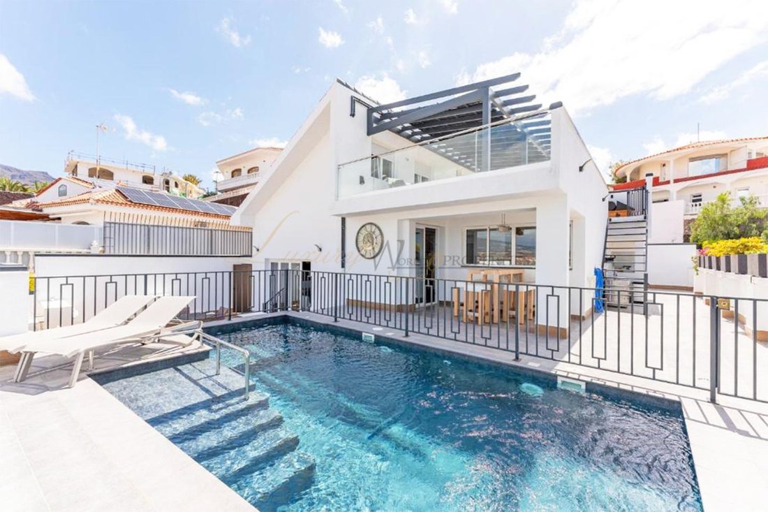 Villa in Costa Adeje, Adeje, Canary Islands 1 - 17737912