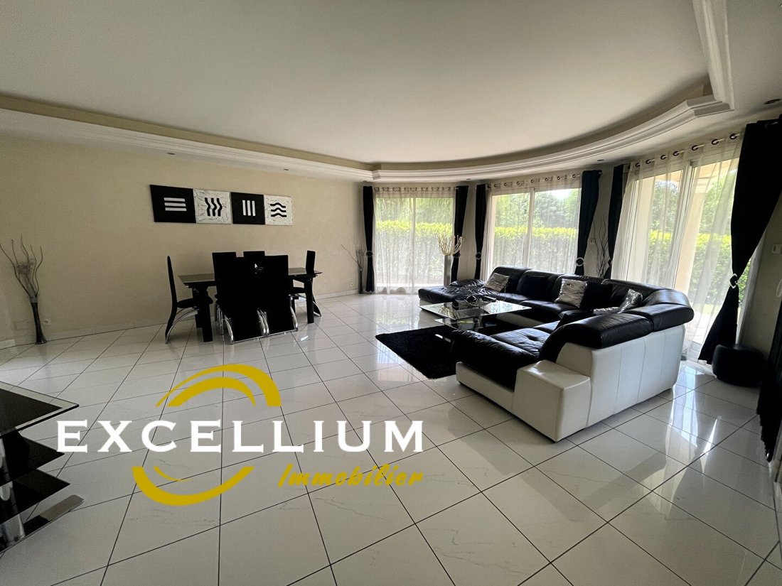 Villa in Rochetaillee-sur-Saone, Auvergne-Rhône-Alpes, France 4 - 17691074