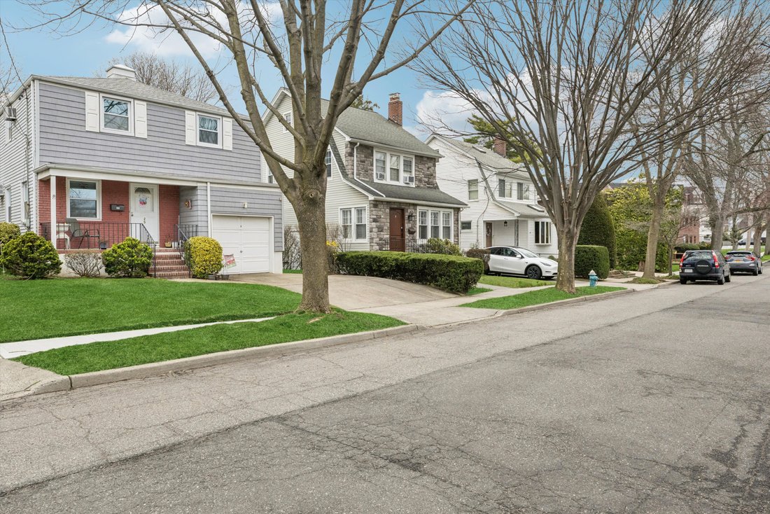 House in North New Hyde Park, New York, United States 4 - 17735539