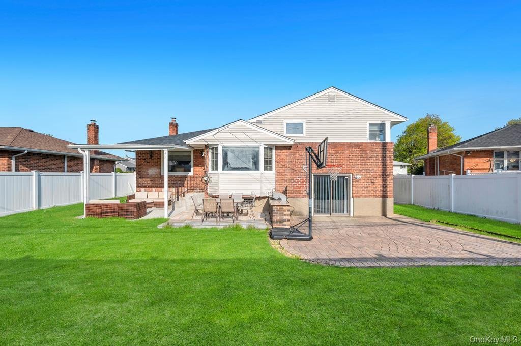 House in Syosset, New York, United States 4 - 17724739