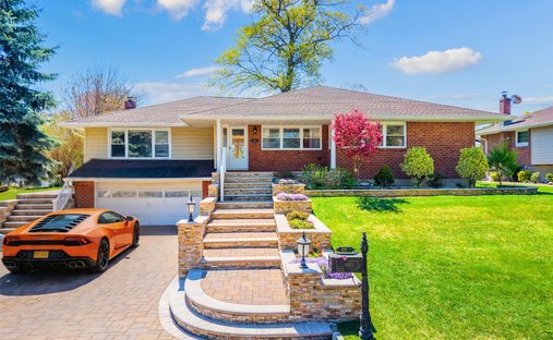 House in Searingtown, New York, United States 1