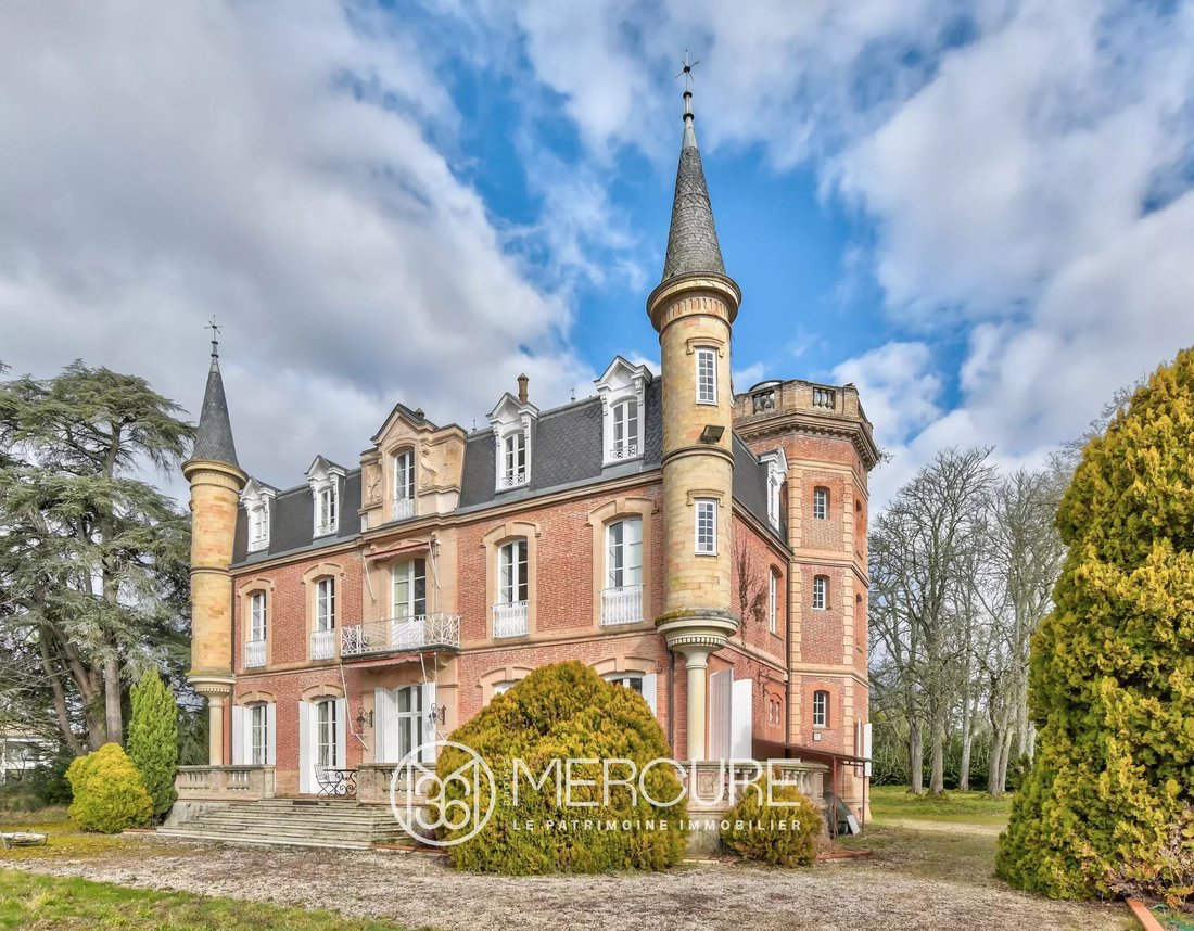 Castle in Est, Saint-Jean, France 1 - 17735888