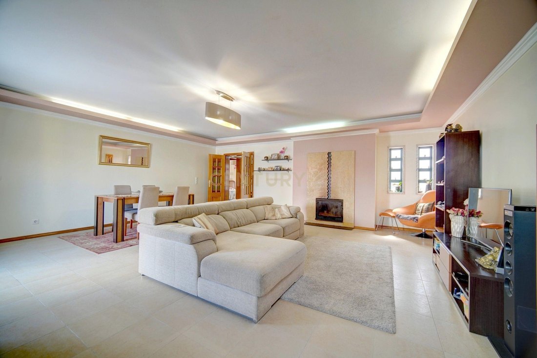 Villa in Algueirao-Mem Martins, Lisbon, Portugal 1 - 17738660