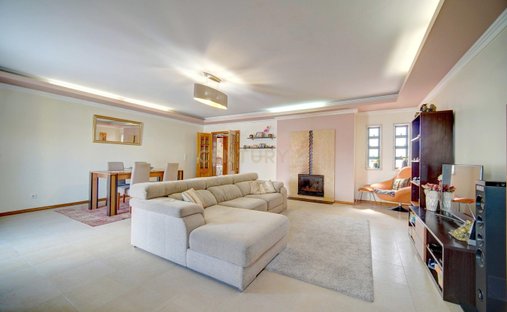 Villa in Algueirao-Mem Martins, Lisbon, Portugal 1