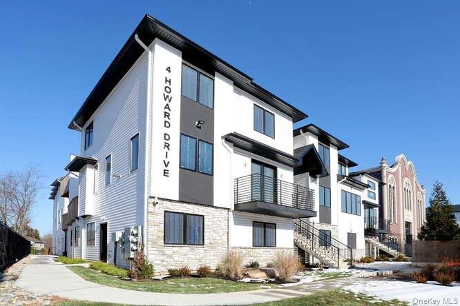 Condo in Spring Valley, New York, United States 1 - 17739185