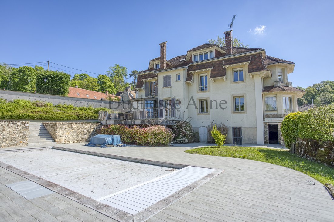 House in Les Bréviaires, Ile-de-France, France 2 - 17738675