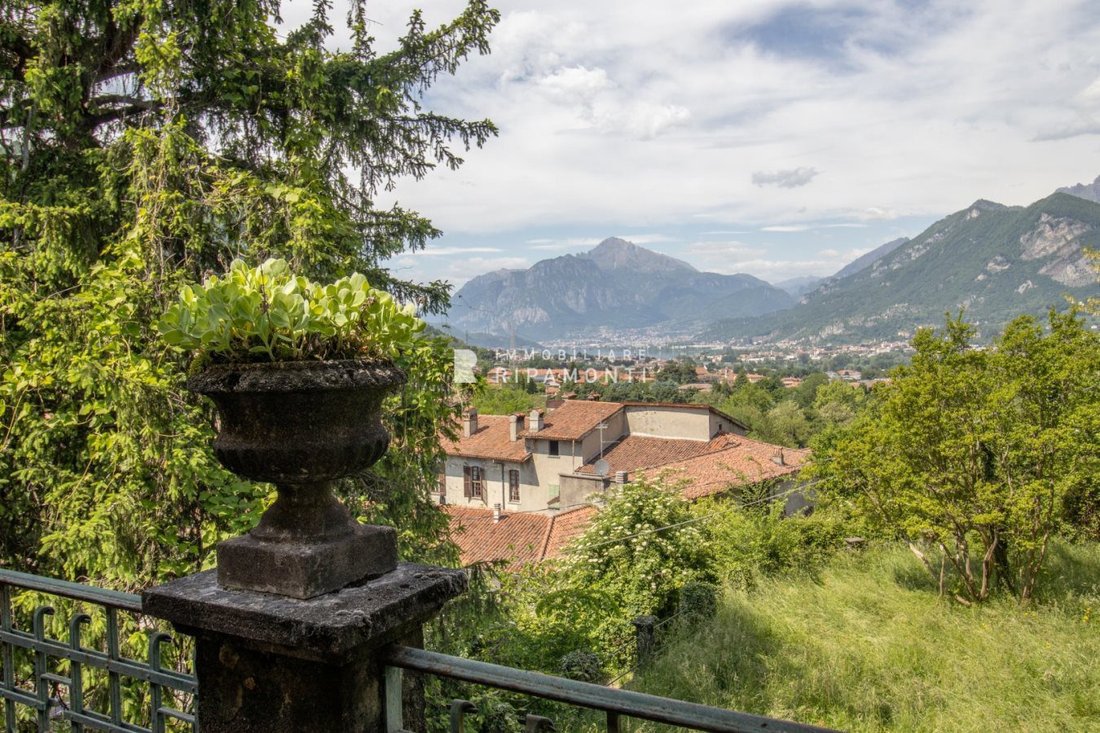 Villa in Valgreghentino, Lombardy, Italy 1 - 15667356
