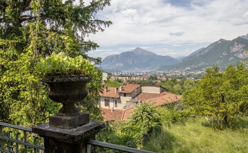 Villa in Valgreghentino, Lombardy, Italy 1