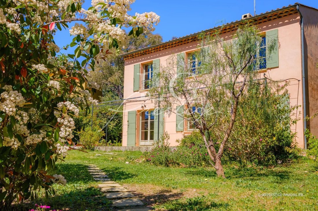 House in Le Roc Fleuri-Capitou (Jeanne d'Arc), Mandelieu-la-Napoule, France 3 - 17735889