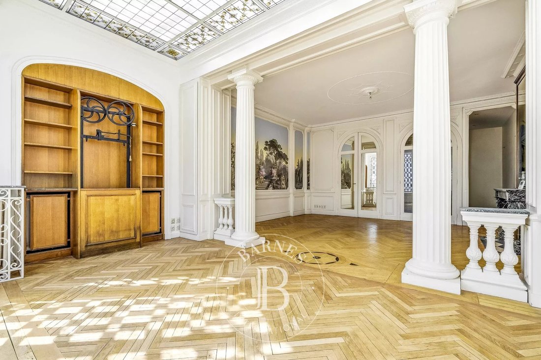 Estate in Hôtel de Ville-Quinconce-Saint Seurin-Fondaudège, Bordeaux, France 5 - 17738969