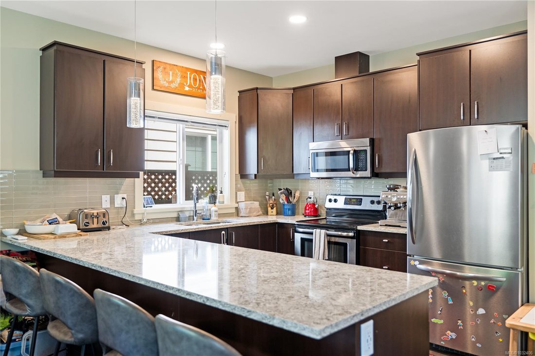 House in Victoria, British Columbia, Canada 4 - 17738880