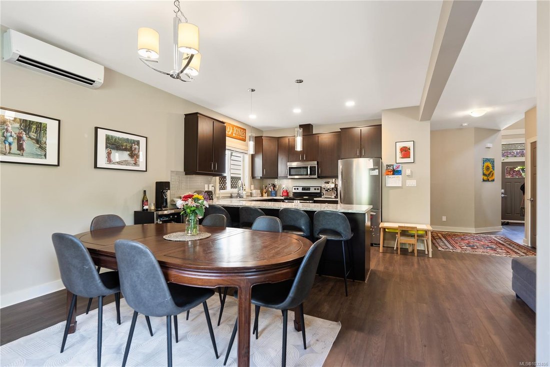 House in Victoria, British Columbia, Canada 5 - 17738880