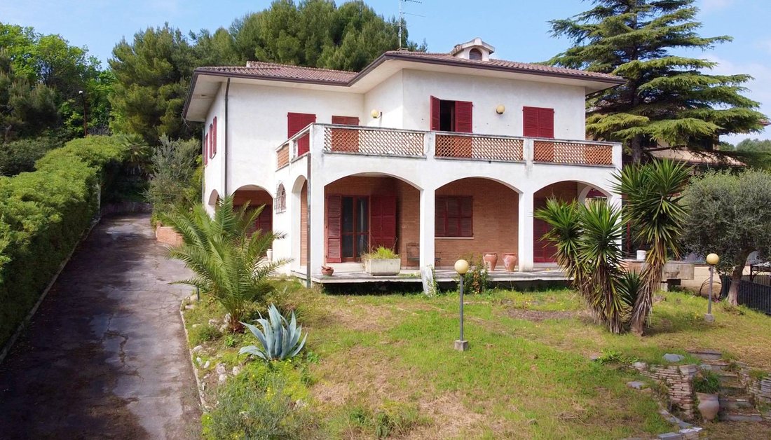 Villa in Porto San Giorgio, Marche, Italy 1 - 17739664
