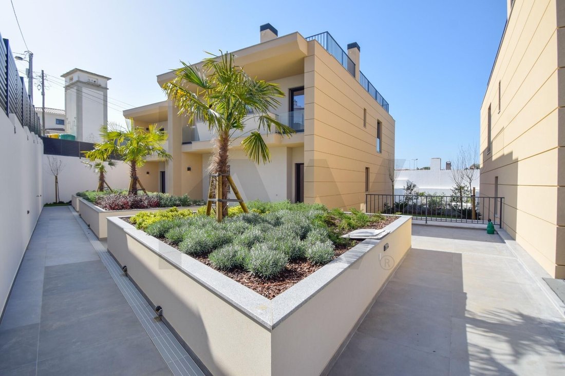 Townhouse in Alcabideche, Lisbon, Portugal 1 - 17736375