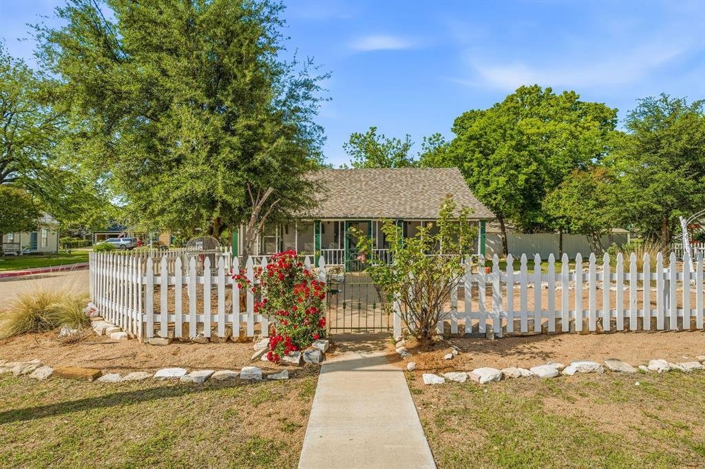 House in Granbury, Texas, United States 3 - 17738621