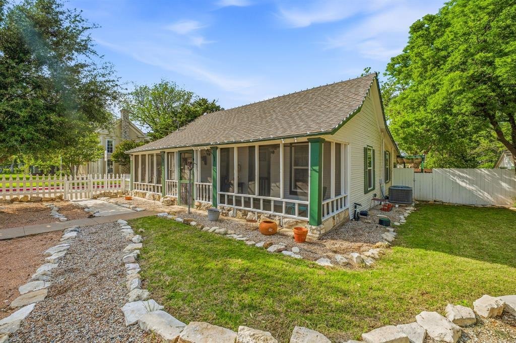 House in Granbury, Texas, United States 2 - 17738621