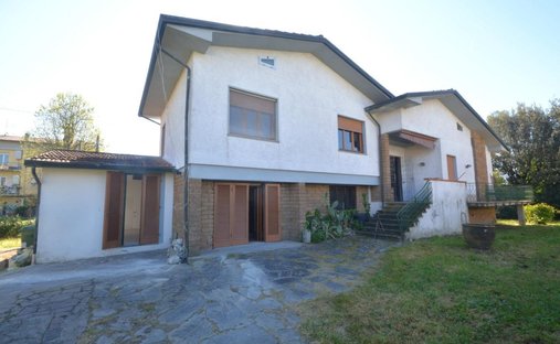 Villa in San Concordio, Lucca, Italy 1