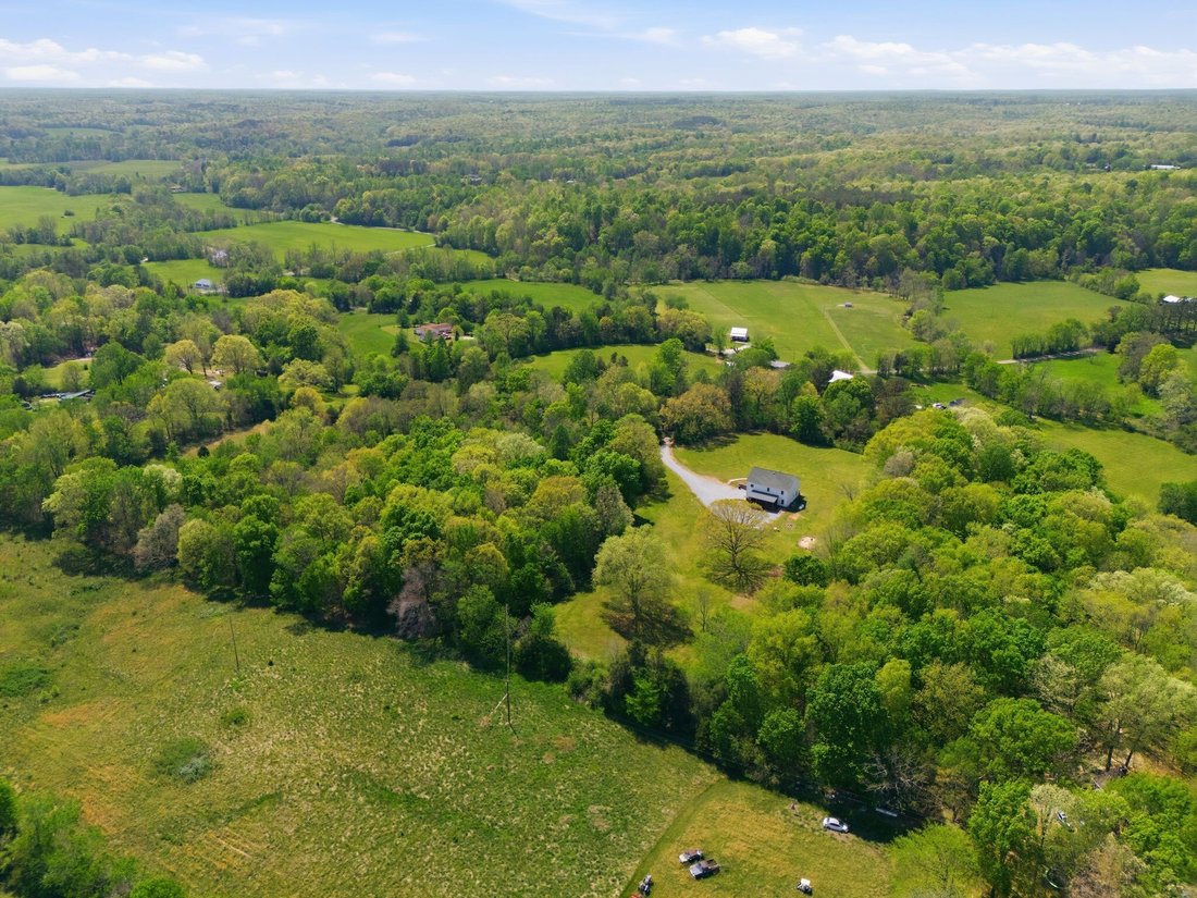 House in Dickson, Tennessee, United States 2 - 17736412