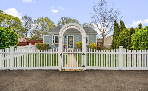 House in North Babylon, New York, United States 1