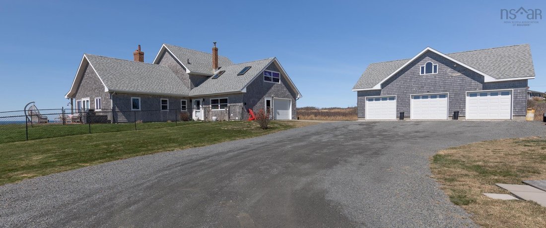House in Yarmouth, Nova Scotia, Canada 2 - 17738862
