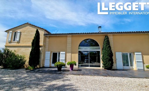 House in Vignonet, Nouvelle-Aquitaine, France 1